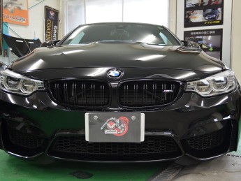 ヘッドライトを守る・BMW M4